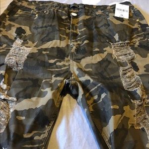 Camo distresses pants